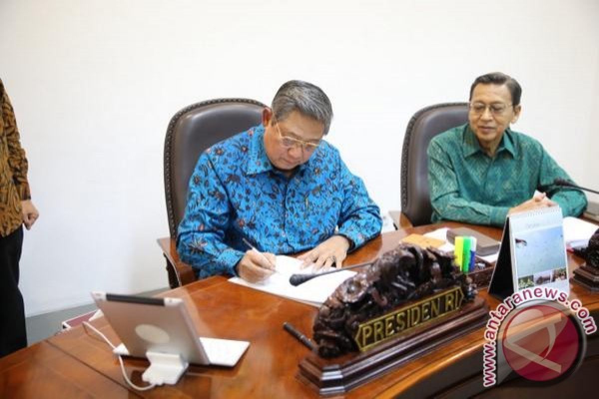 SBY pasang foto teken Perppu Pilkada