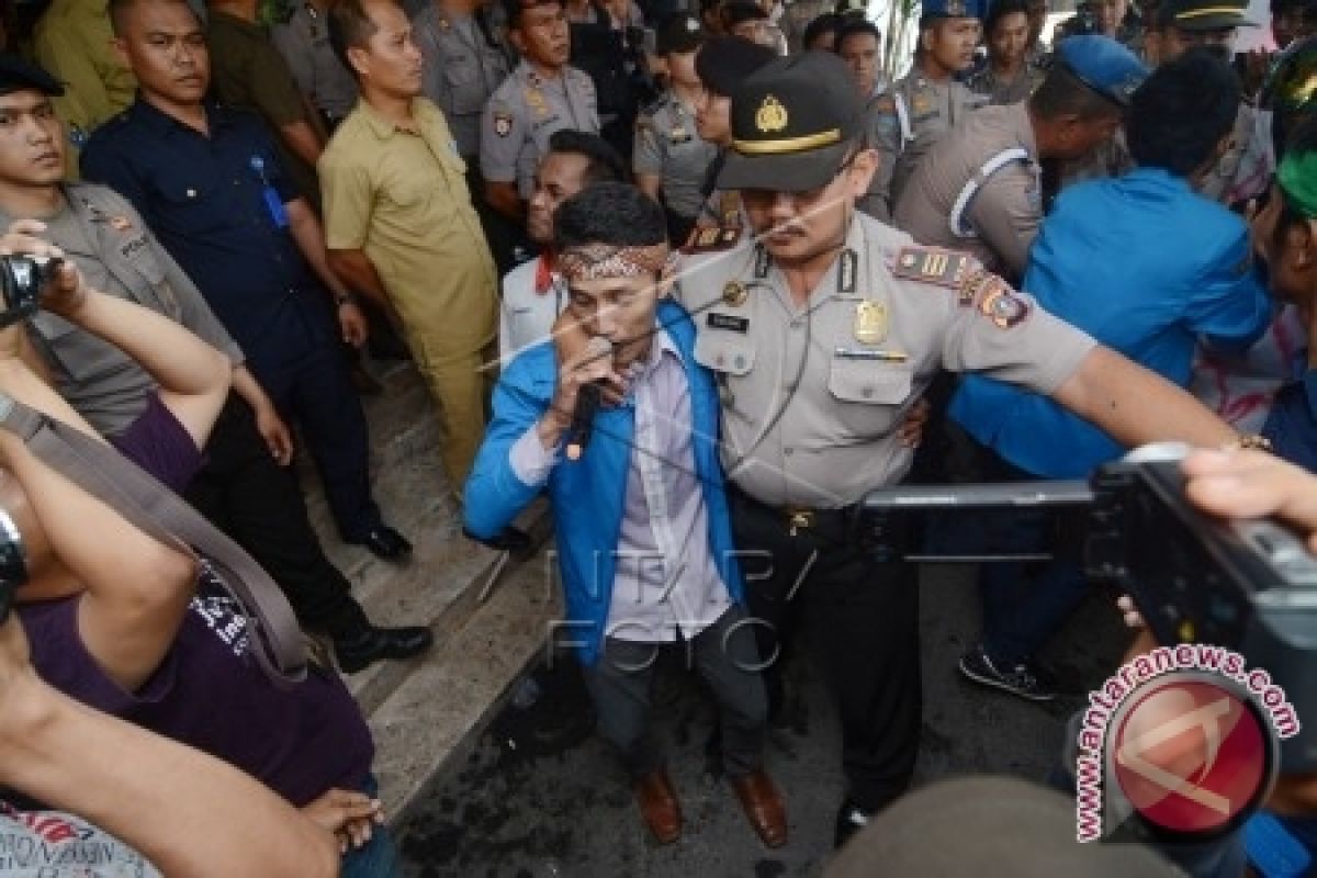 Mahasiswa Palu Diamankan Saat Demonstrasi UU Pilkada