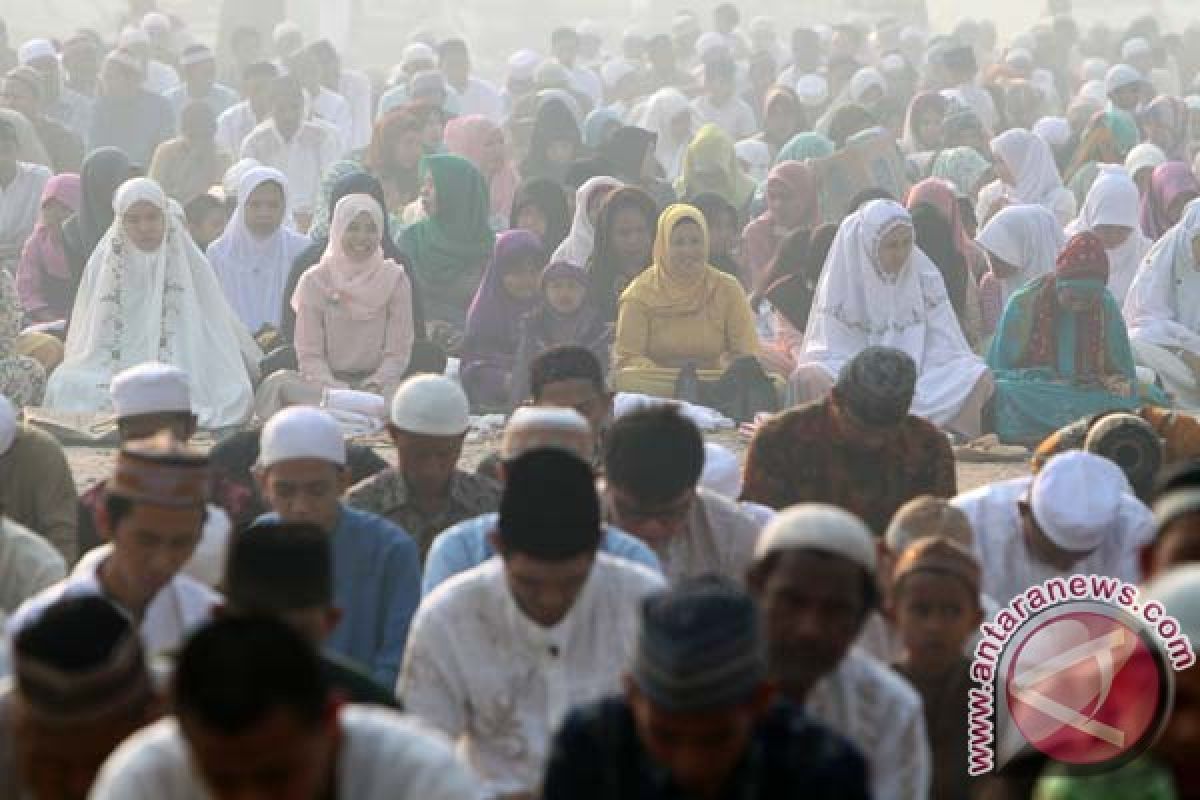 Ribuan jemaah Kalimantan Utara shalat diselimuti kabut asap