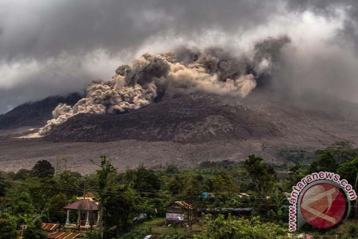 Petugas larang warga pulang ke zona merah Sinabung