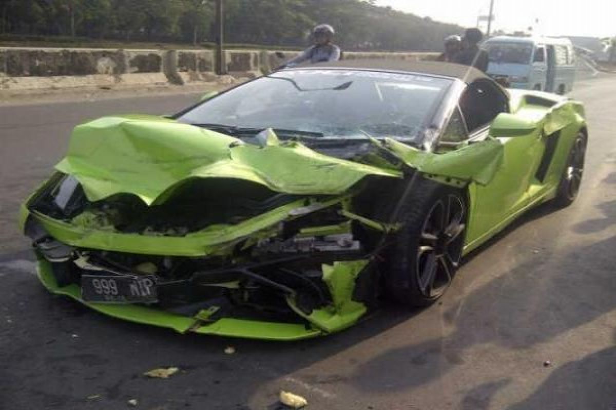 Sudah beberapa Lamborghini kecelakaan di Jakarta