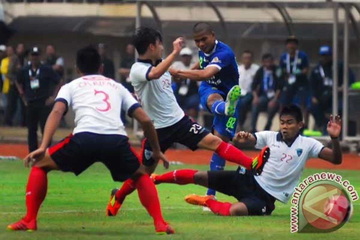 Persib kalahkan PBR 1-0