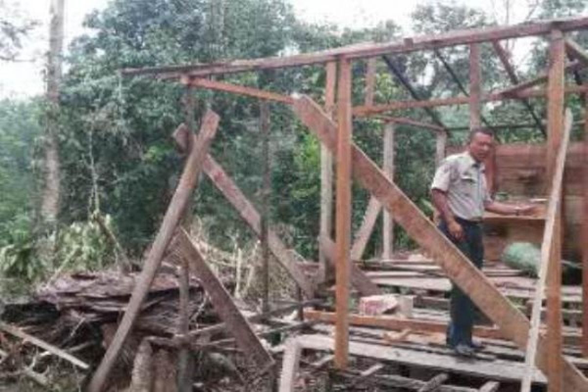 Puluhan Rumah Rusak Diterjang Angin Puting Beliung