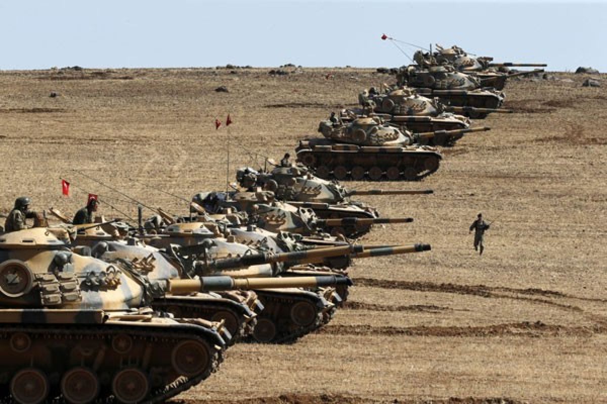 Kendaraan tempur Turki terus masuki suriah untuk usir ISIS dna Kurdi