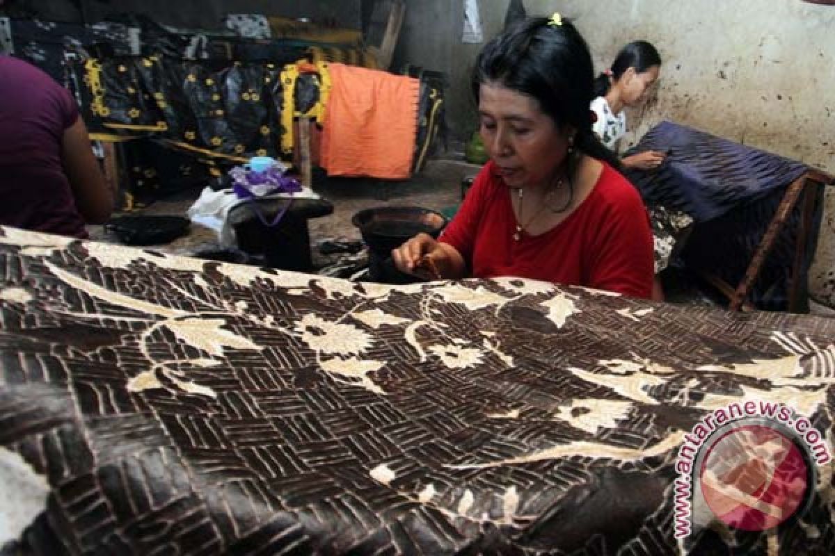 Peringati Hari Batik, Cirebon gelar festival topeng