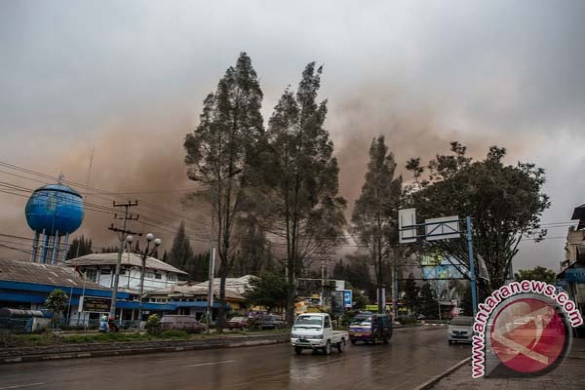 Tebaran abu vulkanik Sinabung semakin meluas