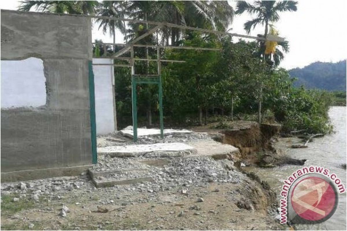 Erosi sungai di Aceh Selatan semakin parah