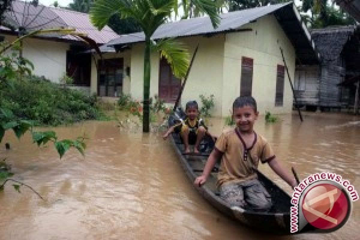 Ribuan Warga Aceh Barat Mengungsi Akibat Banjir