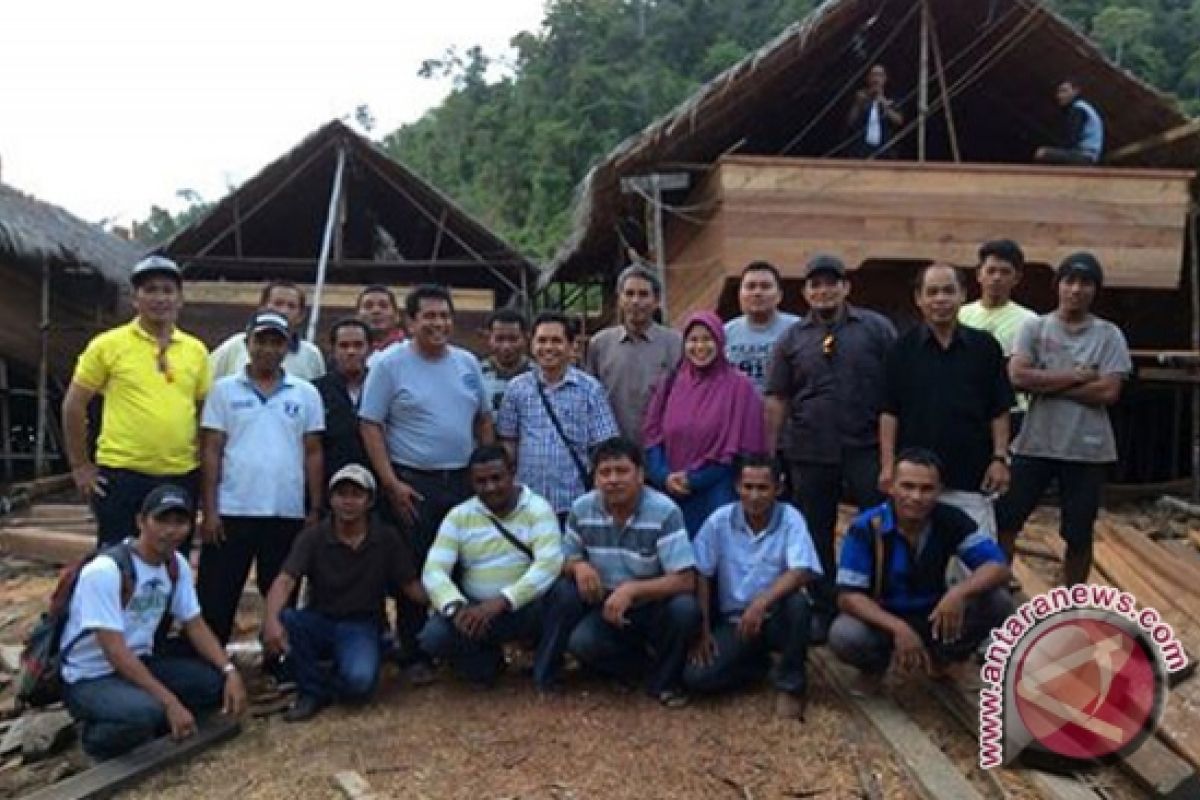 Nelayan Banggai Terharu Dapat Kapal Ikan Modern