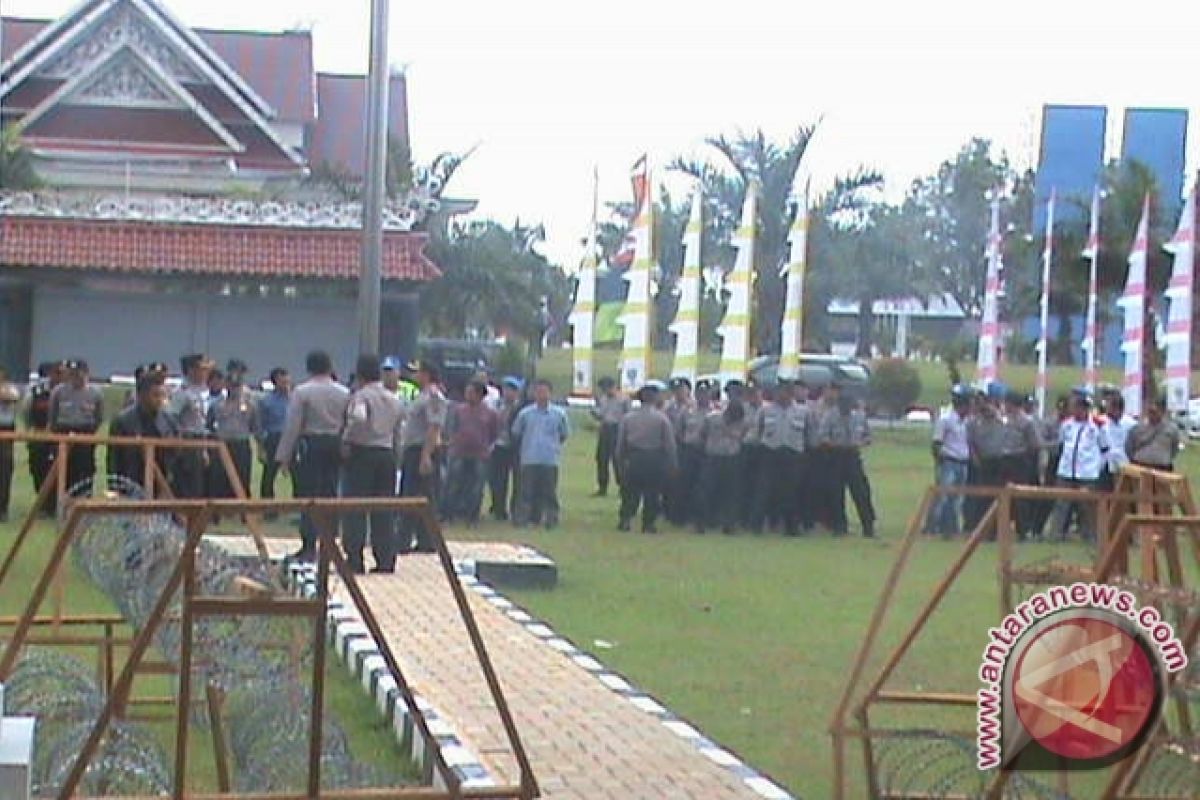 Polisi Sterilkan Gedung DPRD Kutim Untuk Pelantikan 