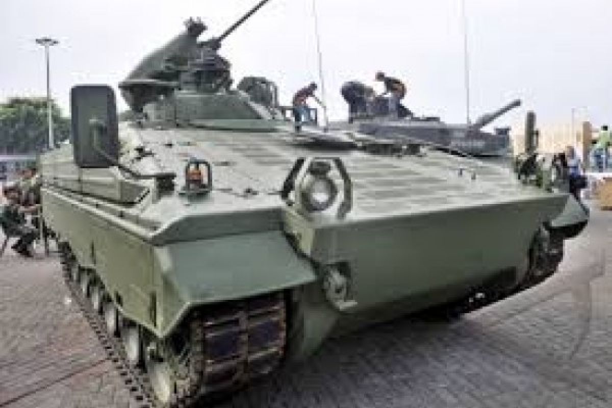 Masyarakat Antusias Sambut Tank Leopard