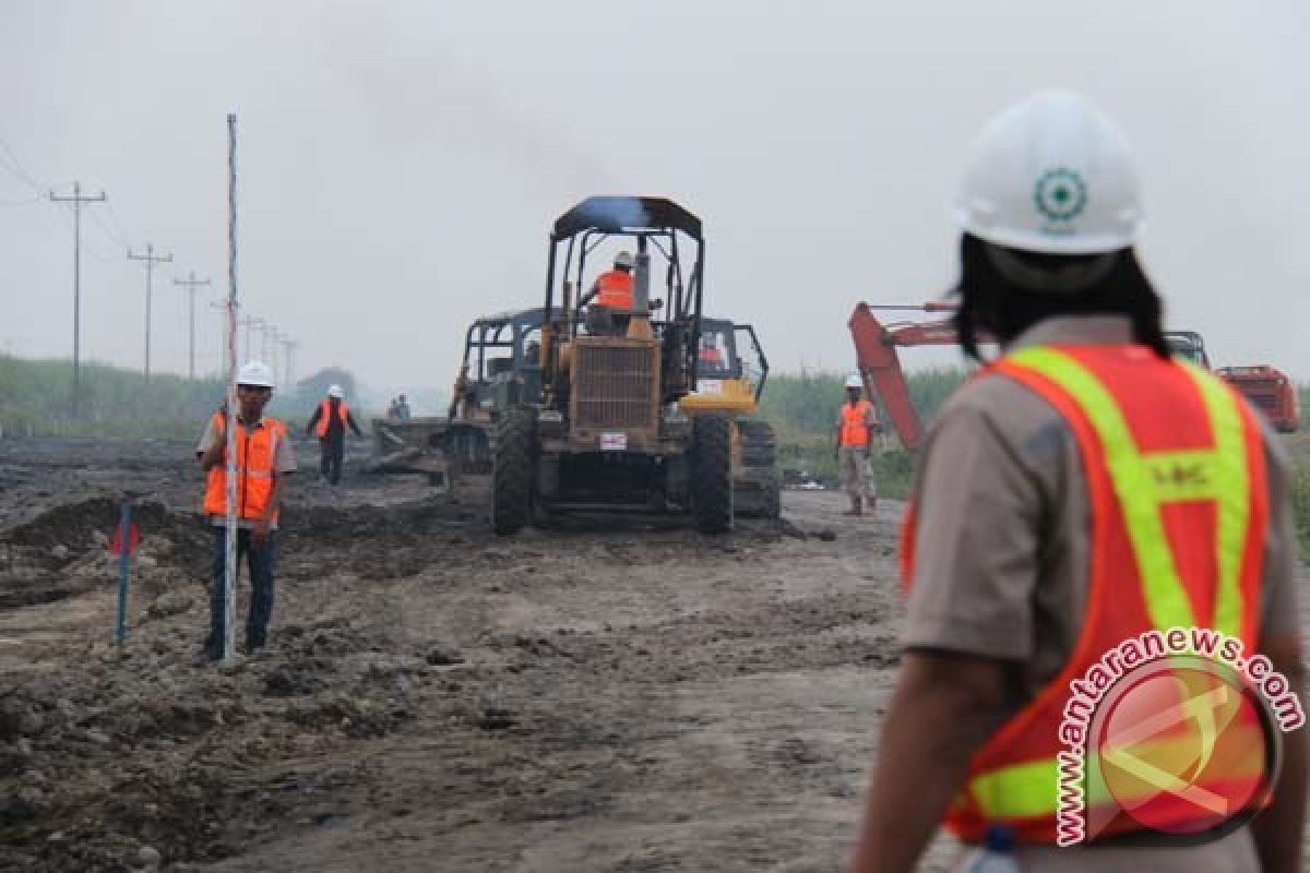 Pembangunan tol  Trans Sumatera terus dikebut meski musim hujan