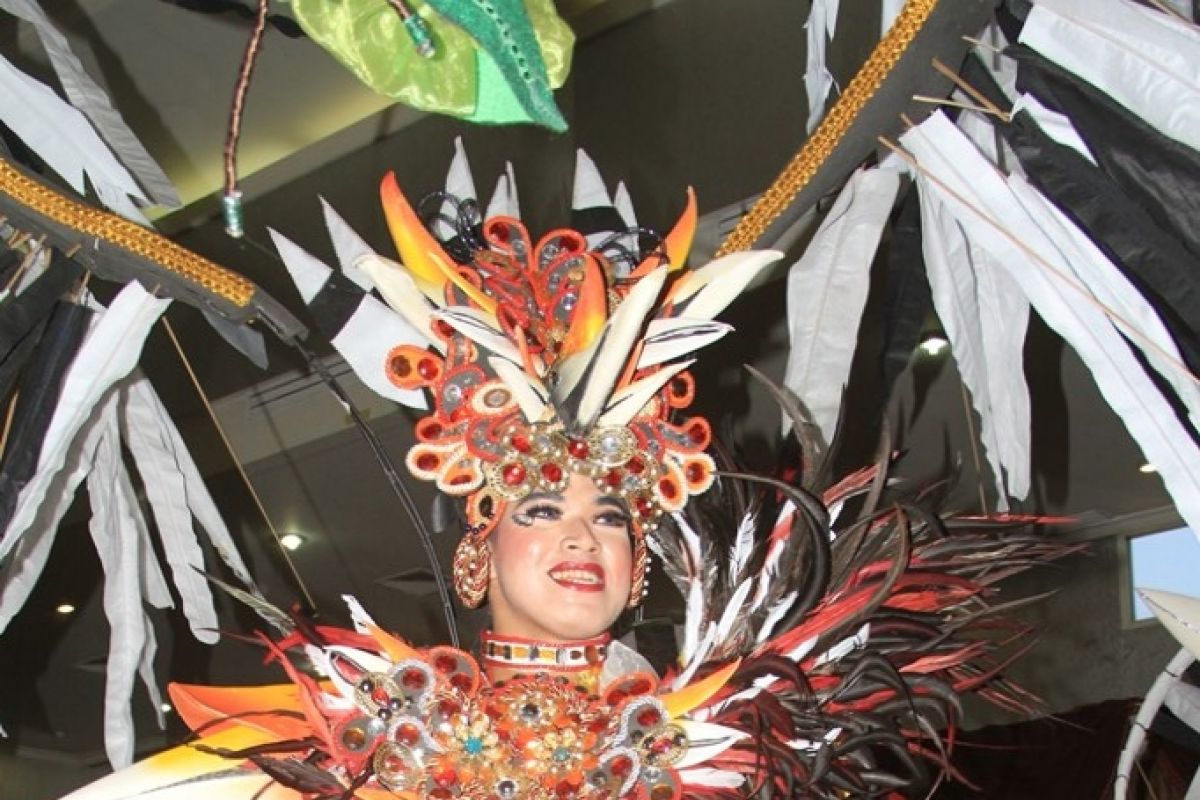Karnaval Berkonstum Unik Meriahkan Tenggarong Kutai Carnival