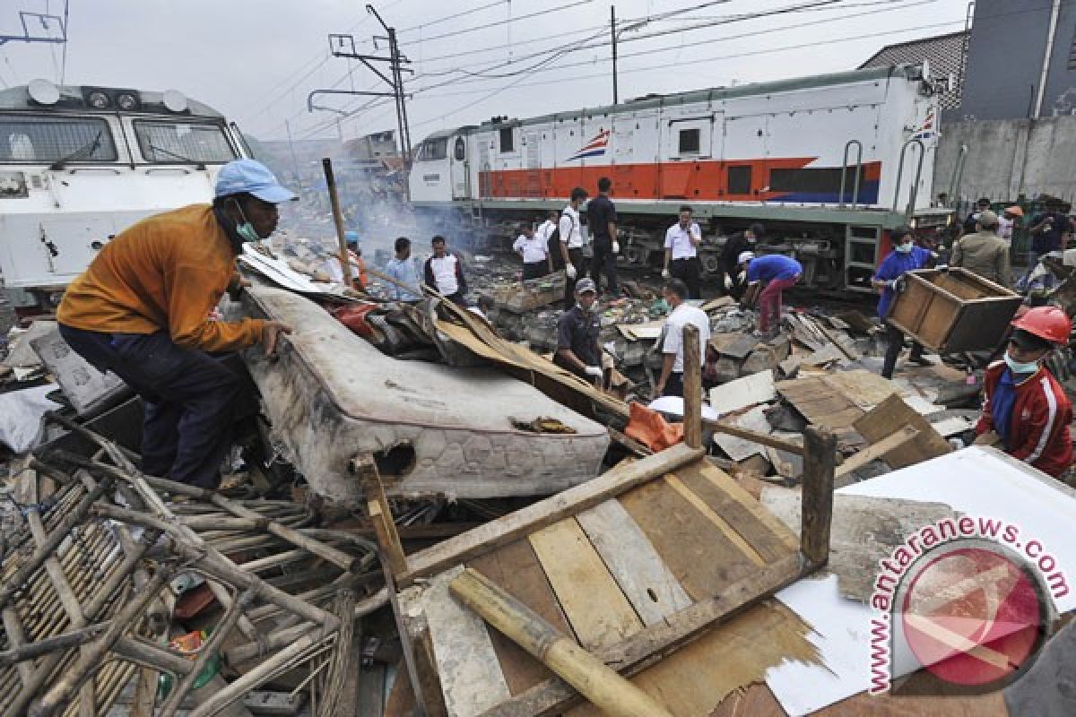 Korban pelemparan kereta api Rangkasbitung-Merak makin banyak