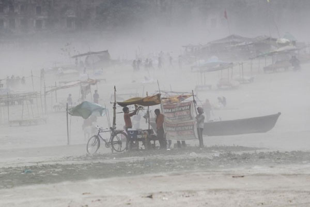 Badai tewaskan 78 warga di India