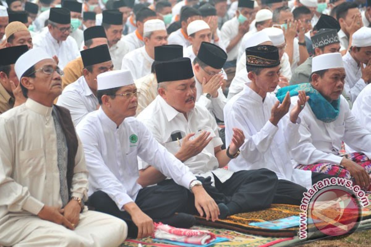 Ribuan warga Sumsel salat minta hujan