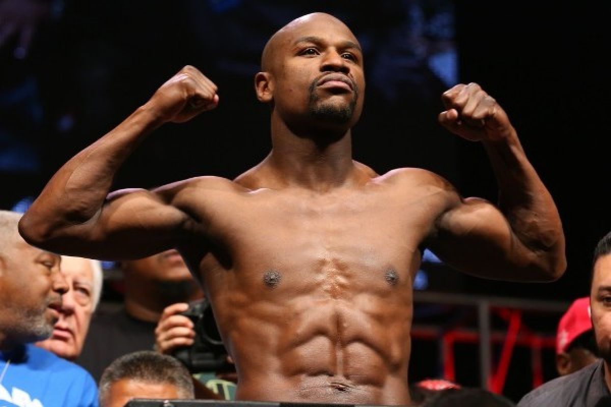 Mayweather sempat tersudut tapi akhirnya sukses hajar Berto