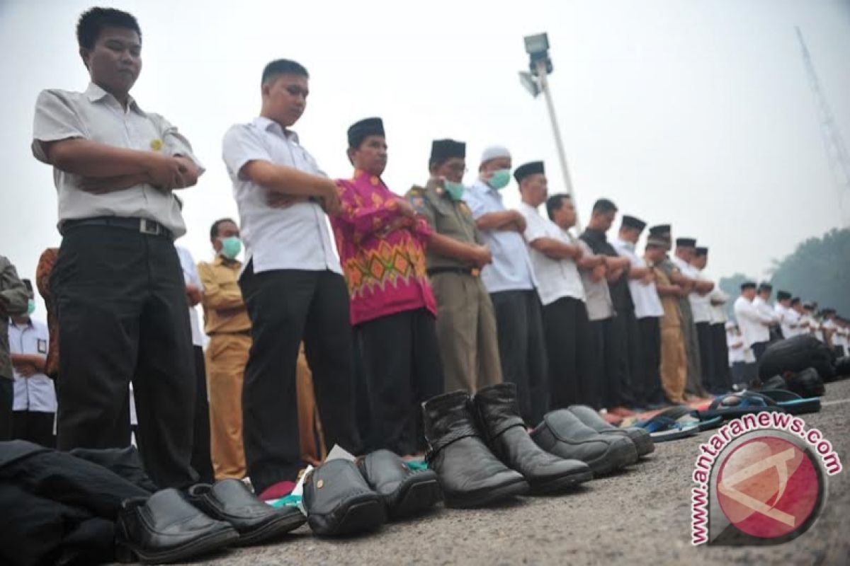 Gubernur Imbau Pemda Shalat Minta Hujan 