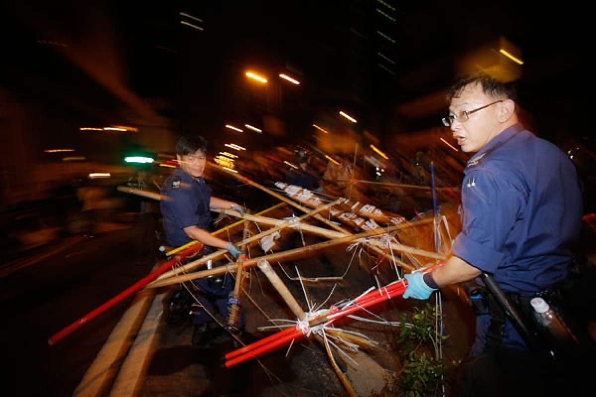Polisi Hong Kong bersihkan lokasi demonstrasi di Mongkok