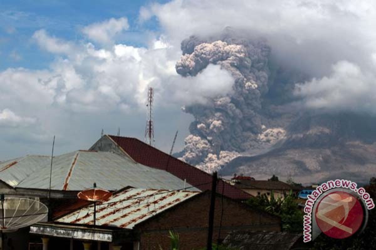 Pengungsi Sinabung butuhkan beras 1,8 ton perhari