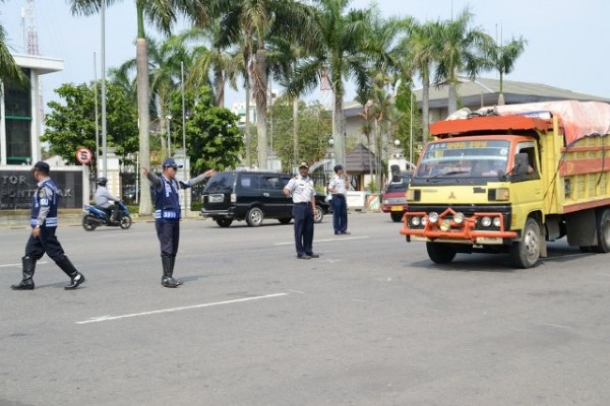 Pemkot Pontianak Imbau Sopir Truk Pasir Patuhi Aturan