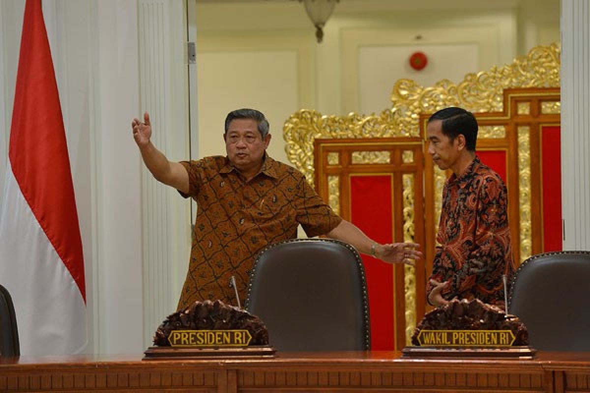Presiden Yudhoyono paparkan fasilitas istana ke Jokowi