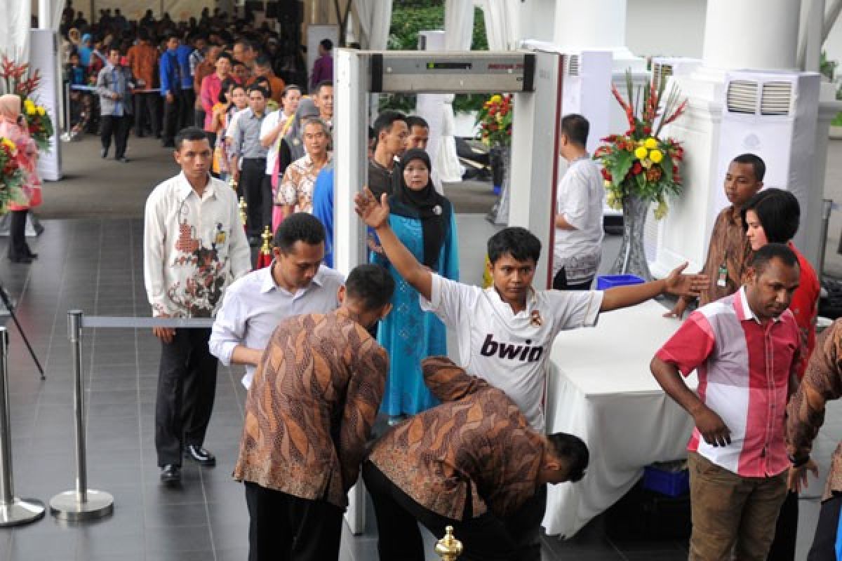 700 warga yang akan masuk istana masih diseleksi