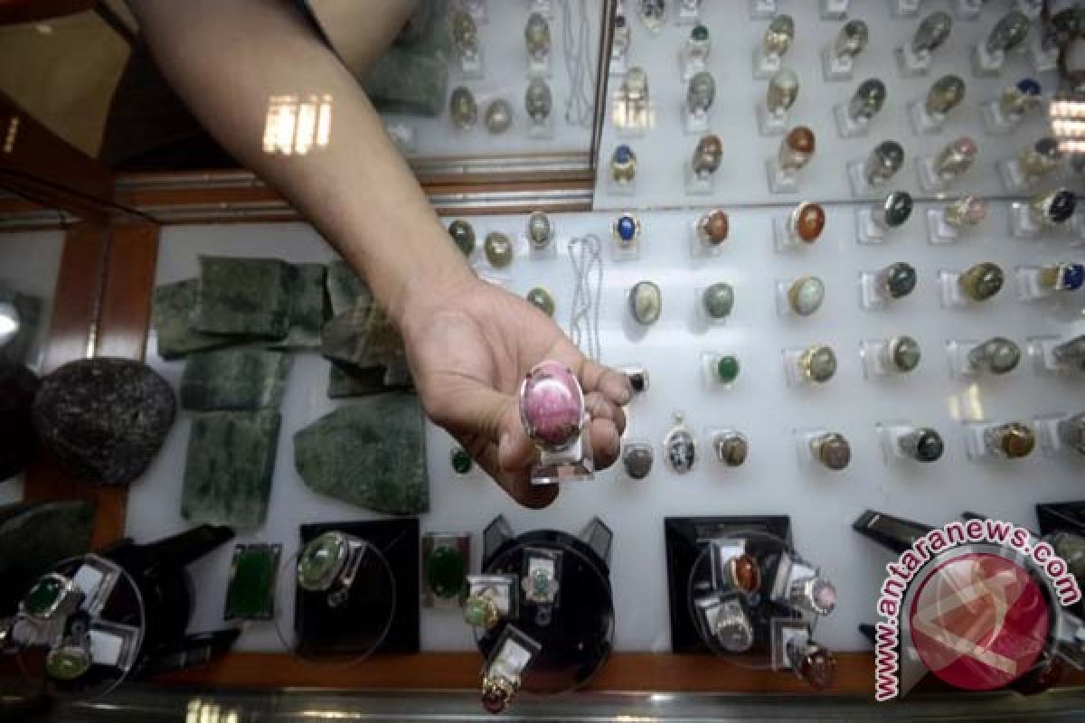 Bangli holds Balinese Jewelry Fair