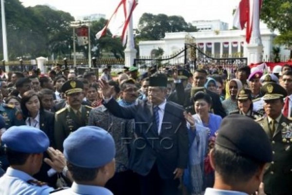 Orkestra Harmoni Iringi Pelepasan SBY sebagai Presiden