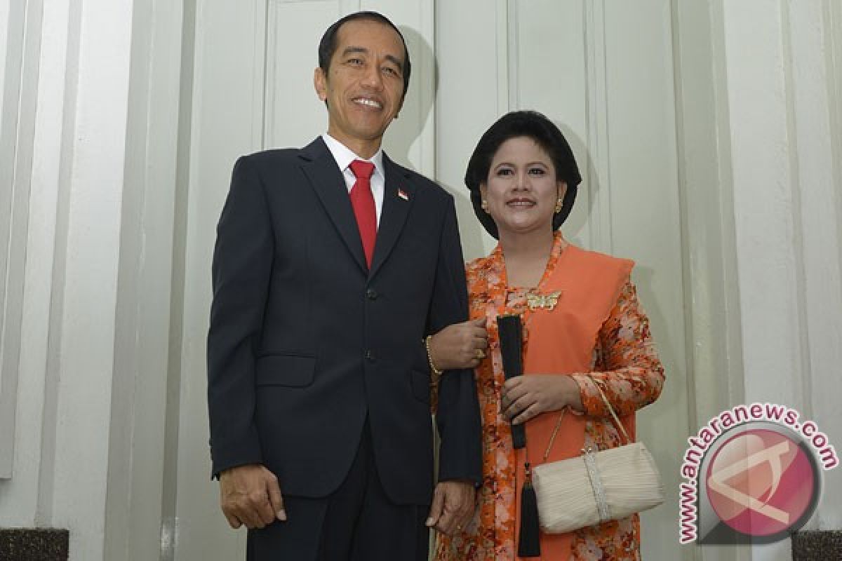 Jokowi pilihkan kebaya pelantikan untuk Iriana