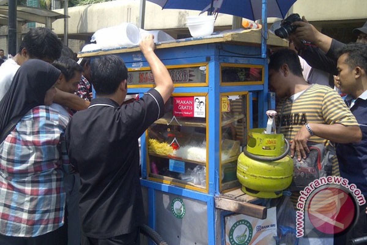 Berburu makanan gratis di "hajatan" Jokowi-JK