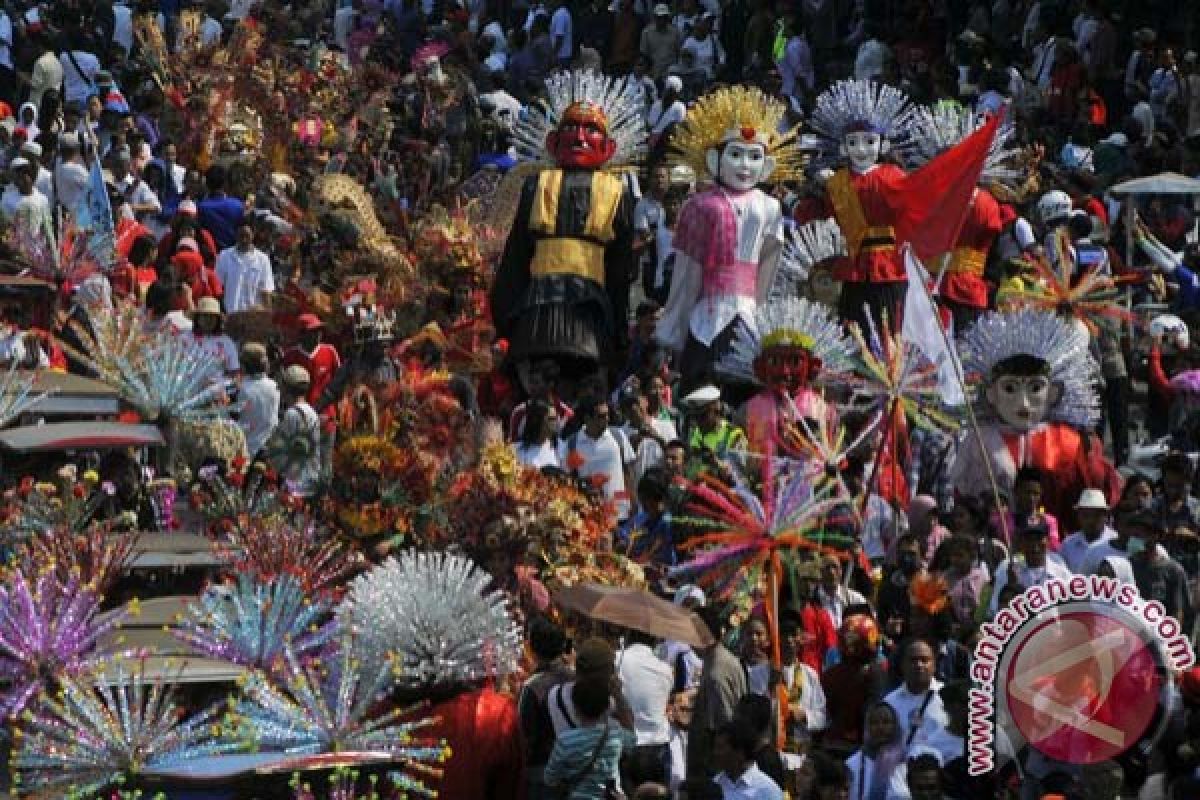 Karnaval meriah di HI jelang kedatangan Jokowi