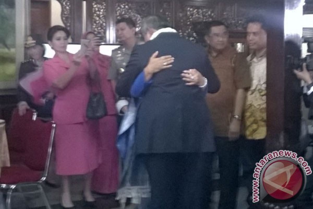 Yudhoyono menitikkan air mata saat perpisahan