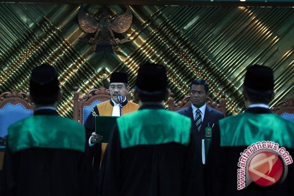 MA Lantik Empat Hakim Agung