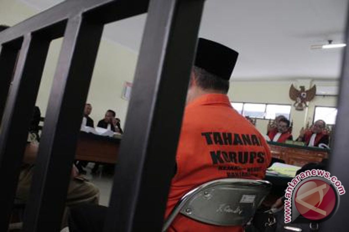 Separuh Mantan AnggotaDPRD  Sidang Tipikor 