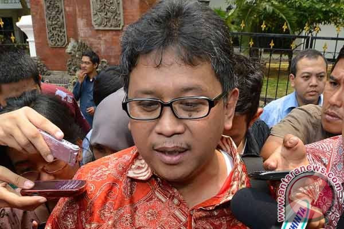 Hadir sebagai pribadi, Hasto paparkan testimoni di Komisi III 