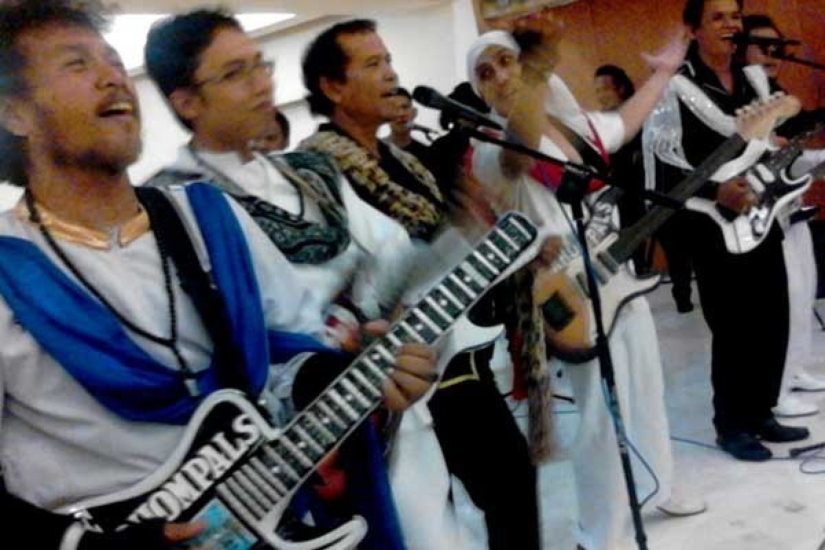 "Rhompals", band Rhoma palsu dengan mandat dari Bang Haji