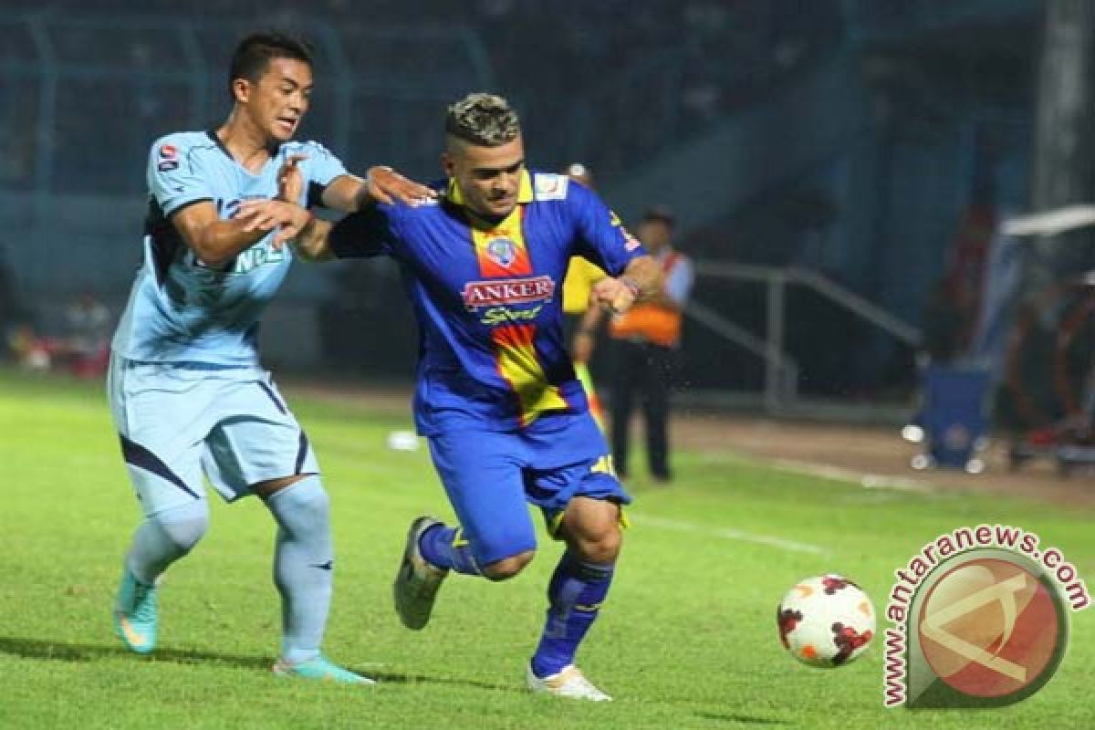 Arema "full team" ladeni Semen Padang di laga terakhir