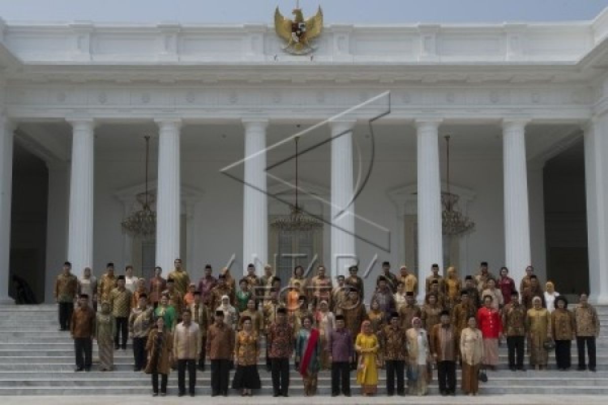 Presiden Buka Sidang Kabinet Pertama, Menteri Segera Bekerja