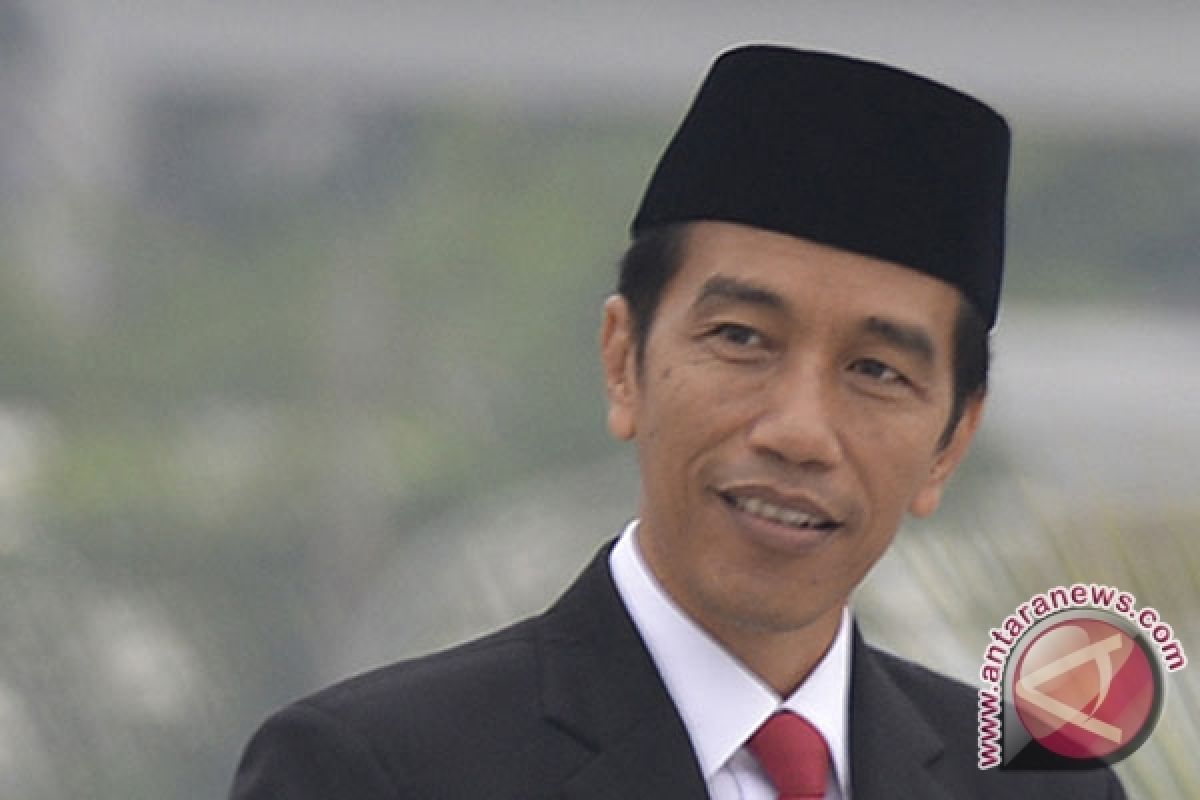 Jokowi: BBM naik tanyakan pada menteri ESDM