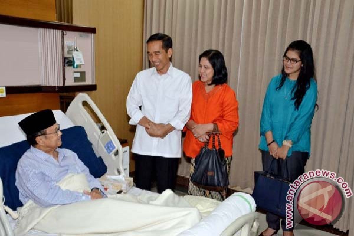 Presiden Jokowi besuk Habibie di RSPAD 