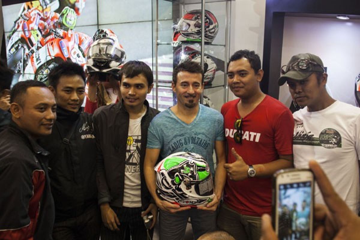 Max Biaggi sapa fans