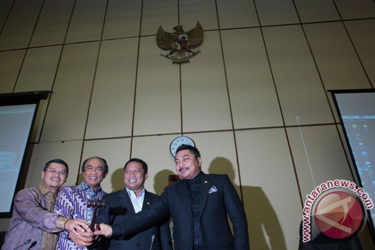 Legislator minta pemerintah kaji ulang penaikan BBM