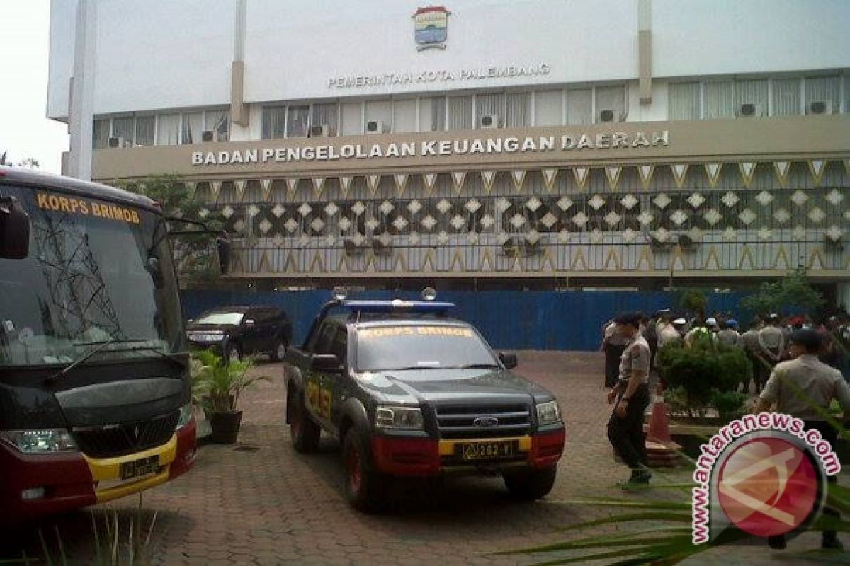 Ratusan polisi jaga kantor Pemkot Palembang 