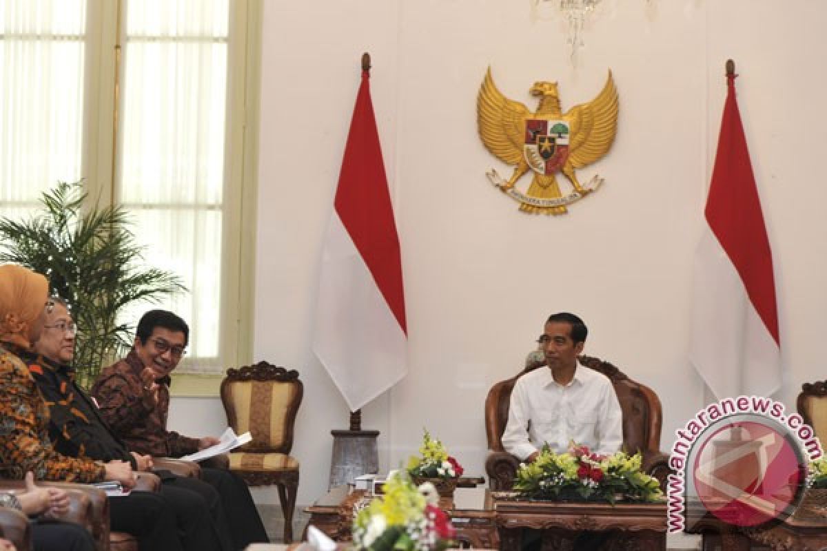 Presiden Joko Widodo terima pimpinan OJK