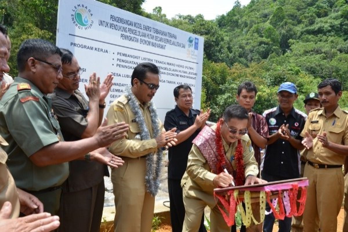 Setelah 69 Tahun, Warga Lubuk Tajau Nikmati Listrik PLTMH