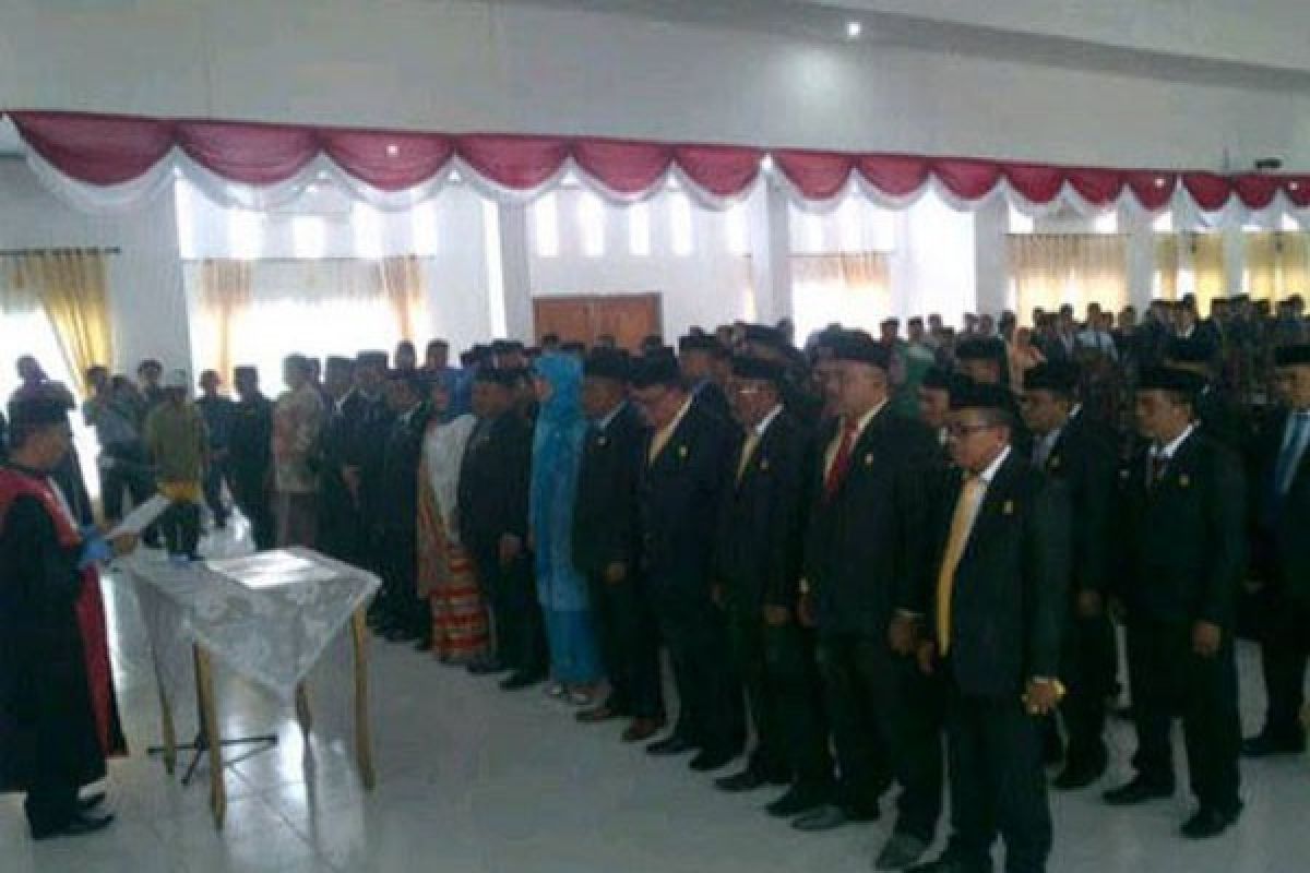 35 Anggota DPRD Kabupaten Muna Dilantik 