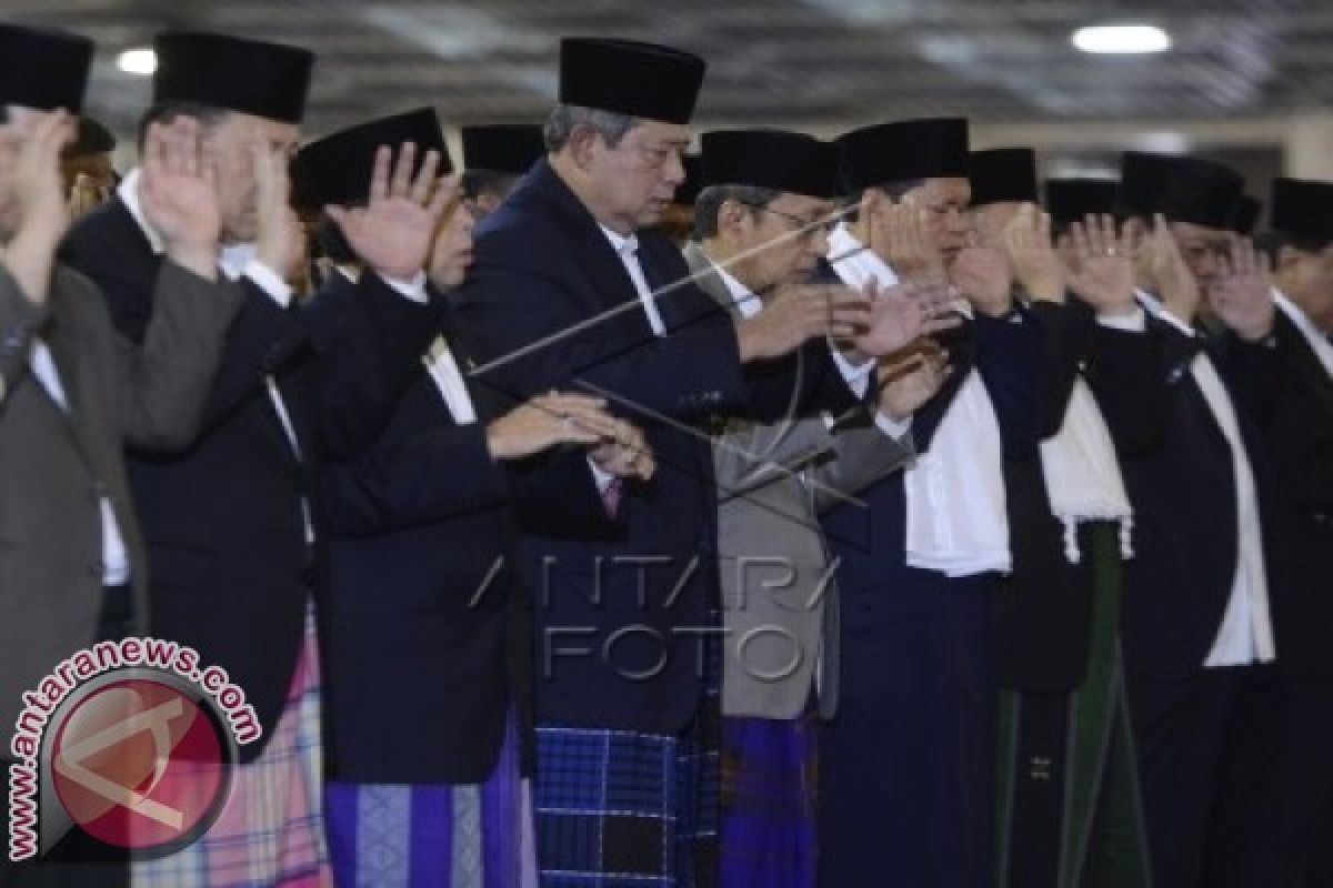 Presiden Yudhoyono Shalat di Istiqlal