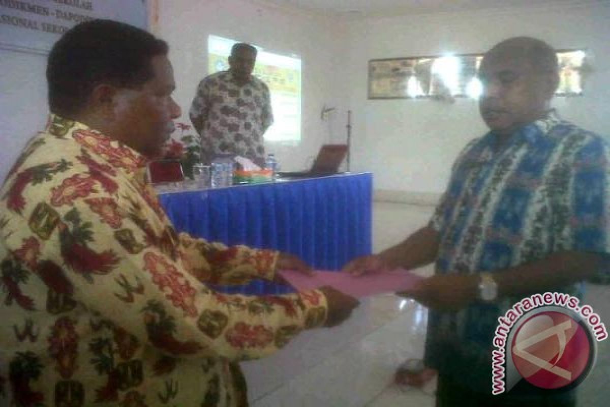 Lot Yensenem jadi Plt Kadis Pendidikan Biak Numfor