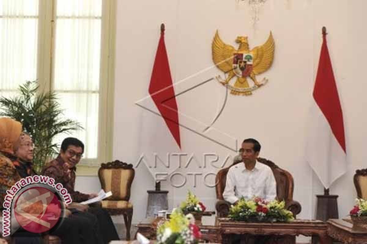  Presiden Joko Widodo Terima Pimpinan OJK